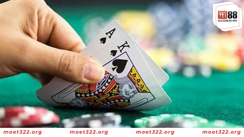 Đặt cược lớn khiến đối thủ phải bỏ bài